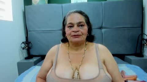 Snapshot of queenmature chatting on 09.11.25 VickyBoobss online show from 09.11.25