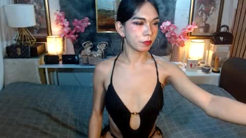 queennira online show from 07.03.26