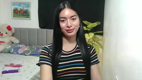 Snapshot of queenpinay69 chatting on 10.10.25 QueenPinay69 online show from 10.10.25