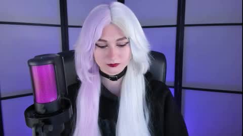 Snapshot of queenrosel chatting on 10.31.25 Rose online show from 10.31.25