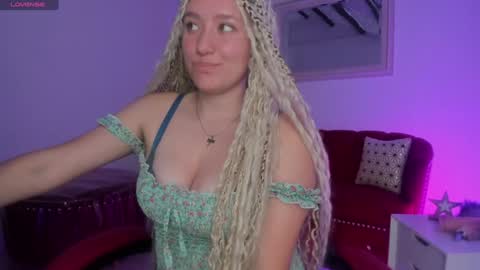 Queen Rose  online show from 01.29.25
