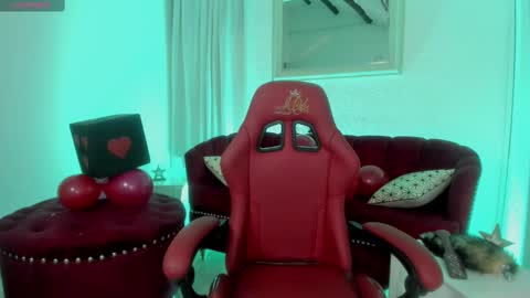 Queen Rose  online show from 02.20.25
