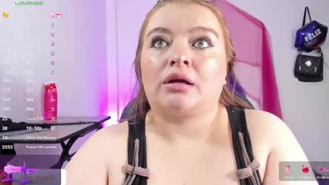 Snapshot of queensami7 chatting on 09.20.25 Samantha online show from 09.20.25