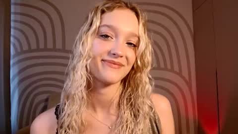 Snapshot of queenserenaaa chatting on 06.29.26 Serena XoXo online show from 06.29.26