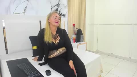 queenstarhyl online show from 02.18.26