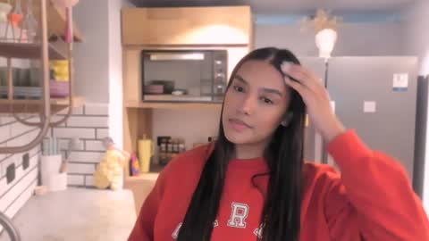 Val  -  online show from 01.04.25