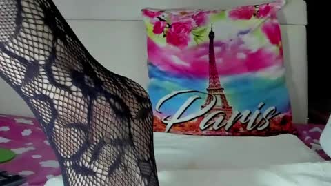 Snapshot of queenx_squirt chatting on 05.01.26 ZAFIRO online show from 05.01.26