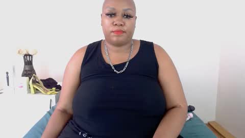 Snapshot of queenxjessi chatting on 10.12.25 QUEENxJESSI online show from 10.12.25