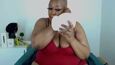 Snapshot of queenxjessi chatting on 10.26.25 QUEENxJESSI online show from 10.26.25