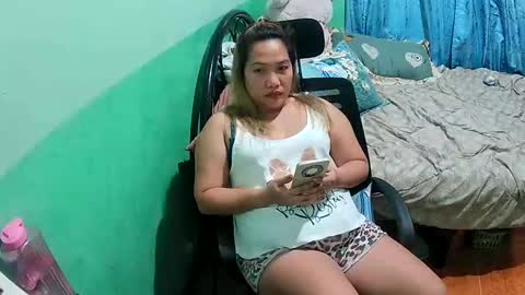 Snapshot of quelly40 chatting on 04.24.26 quelly40 online show from 04.24.26