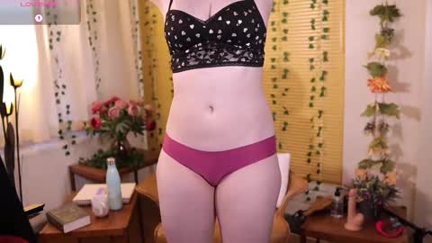 Snapshot of quinnrmonroe chatting on 02.12.26 QuinnMonroe online show from 02.12.26