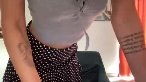 Quinnyelena online show from 10.20.25