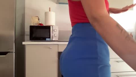 Quinnyelena online show from 11.19.25