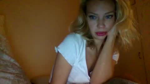 Snapshot of qurli24 chatting on 10.27.25 qurli24 online show from 10.27.25