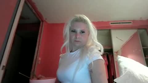 Snapshot of qv3ncrazy chatting on 12.30.24 CRAZYCRYSTALCRAYAZIONZ online show from 12.30.24