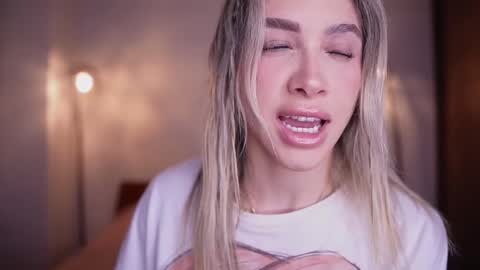 Snapshot of r4veenn chatting on 03.03.25 RACHEL BLAKE online show from 03.03.25