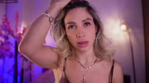 Snapshot of r4veenn chatting on 03.05.25 RACHEL BLAKE online show from 03.05.25