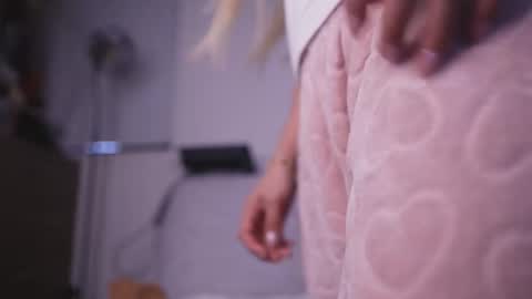 Snapshot of r4veenn chatting on 09.21.25 RACHEL BLAKE online show from 09.21.25