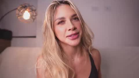 Snapshot of r4veenn chatting on 10.25.25 RACHEL BLAKE online show from 10.25.25