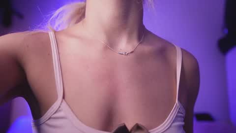 Snapshot of r4veenn chatting on 10.28.25 RACHEL BLAKE online show from 10.28.25