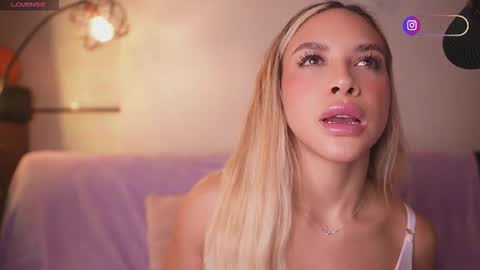 Snapshot of r4veenn chatting on 10.29.25 RACHEL BLAKE online show from 10.29.25