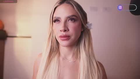 Snapshot of r4veenn chatting on 11.05.25 RACHEL BLAKE online show from 11.05.25