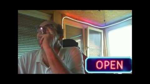 Snapshot of r_2d2_ chatting on 12.18.24 dj mike online show from 12.18.24