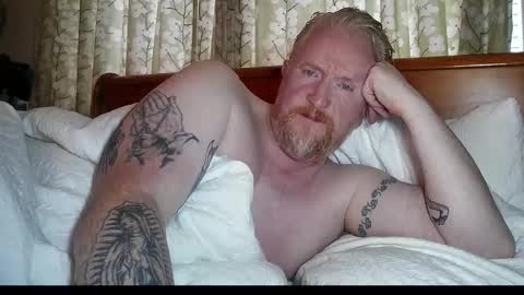 Snapshot of r_o_h_a_n chatting on 09.17.25 r_o_h_a_n online show from 09.17.25