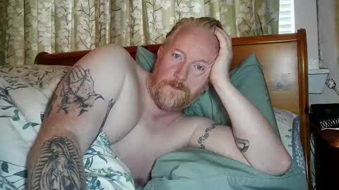 Snapshot of r_o_h_a_n chatting on 09.30.25 r_o_h_a_n online show from 09.30.25