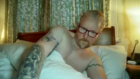 Snapshot of r_o_h_a_n_r_o_o_m chatting on 12.17.25 r_o_h_a_n_r_o_o_m online show from 12.17.25