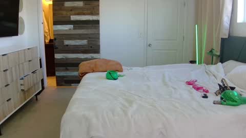 Rachel Rivers online show from 03.17.26