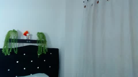 Snapshot of rachel__moon chatting on 07.19.26 Valentina online show from 07.19.26