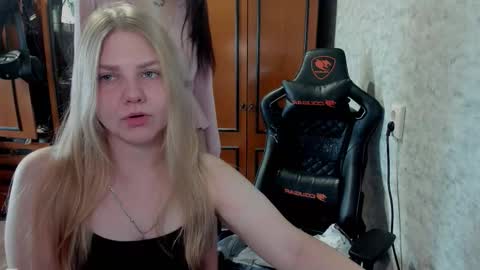 Snapshot of rachel_sharp chatting on 09.29.25 Make me cum online show from 09.29.25