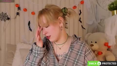 Snapshot of rachelcaart chatting on 10.21.25 Ray  online show from 10.21.25