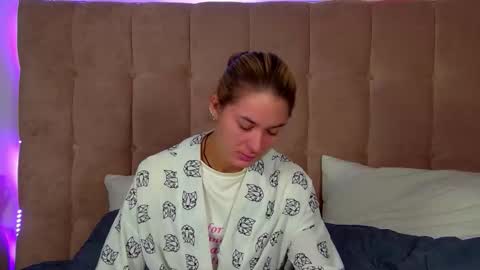 Snapshot of rachellsimpson chatting on 09.17.25 RachellSimpson online show from 09.17.25