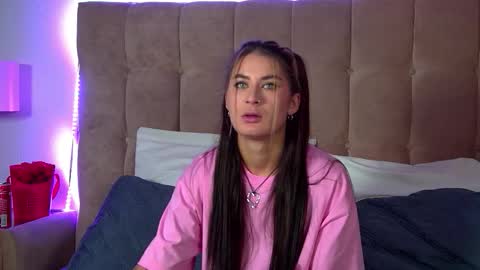 Snapshot of rachellsimpson chatting on 10.10.25 RachellSimpson online show from 10.10.25