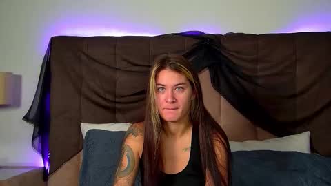 Snapshot of rachellsimpson chatting on 10.28.25 RachellSimpson online show from 10.28.25