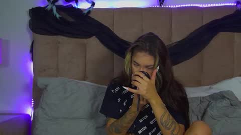 Snapshot of rachellsimpson chatting on 10.31.25 RachellSimpson online show from 10.31.25