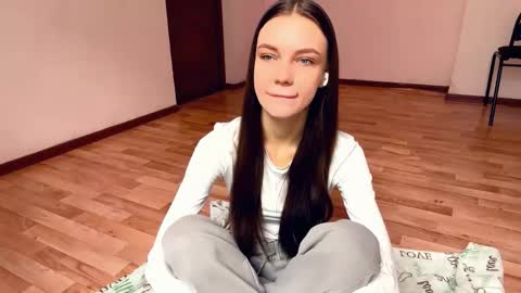 Snapshot of rachelpoisso chatting on 11.02.25 Rachel online show from 11.02.25