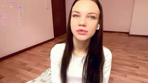 Snapshot of rachelpoisso chatting on 11.12.25 Rachel online show from 11.12.25