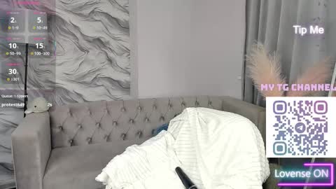 Snapshot of radiantfairy chatting on 09.09.25 Diana online show from 09.09.25