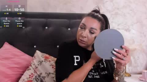 Snapshot of raelledarkstar chatting on 05.21.26 raelledarkstar online show from 05.21.26