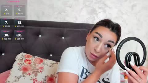 Snapshot of raelledarkstar chatting on 05.25.26 raelledarkstar online show from 05.25.26