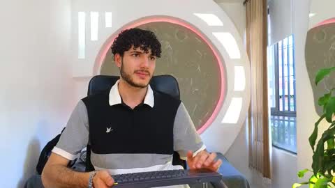 R A F A E L online show from 09.09.25