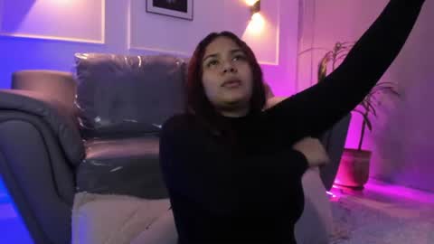 Snapshot of raichell_sweet_curvy chatting on 06.17.26 raichell_sweet_curvy online show from 06.17.26