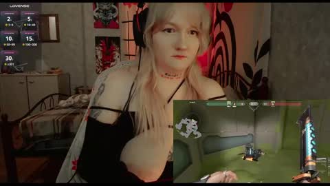 Snapshot of raiingurl chatting on 02.12.25 Kate online show from 02.12.25