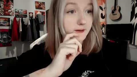 Snapshot of raiingurl chatting on 09.30.25 Kate online show from 09.30.25