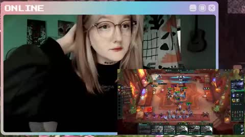 Snapshot of raiingurl chatting on 11.05.25 Kate online show from 11.05.25