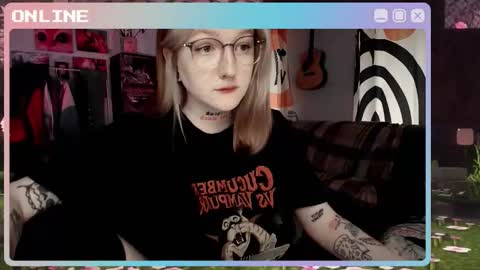 Snapshot of raiingurl chatting on 11.09.25 Kate online show from 11.09.25