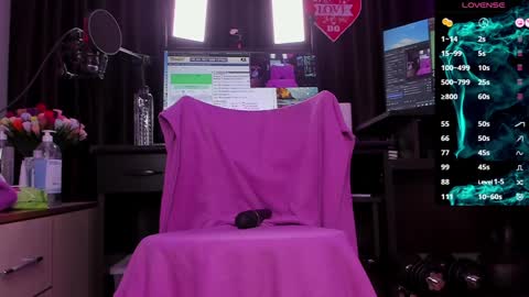 Laura online show from 12.08.24